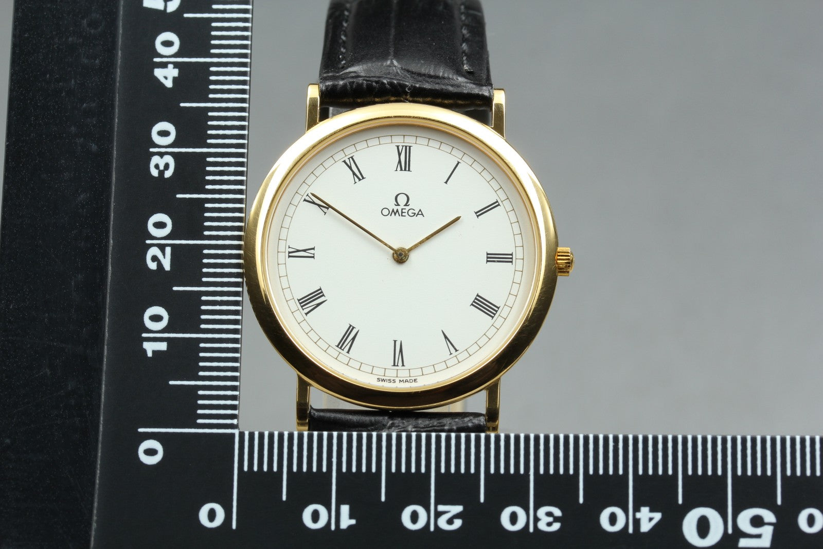 1991 Near MINT OMEGA 32mm De Ville 195.0075.2 Quartz White Roman Men's Vintage