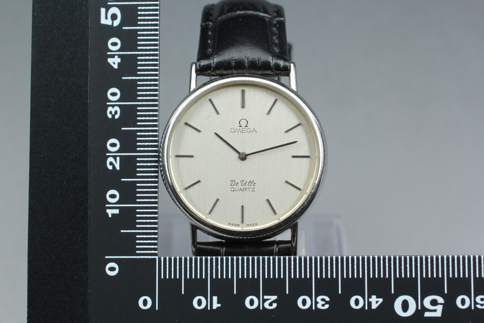1978 Near MINT OMEGA De Ville 33mm 191.0092 Quartz Silver Dial Men's Vintage