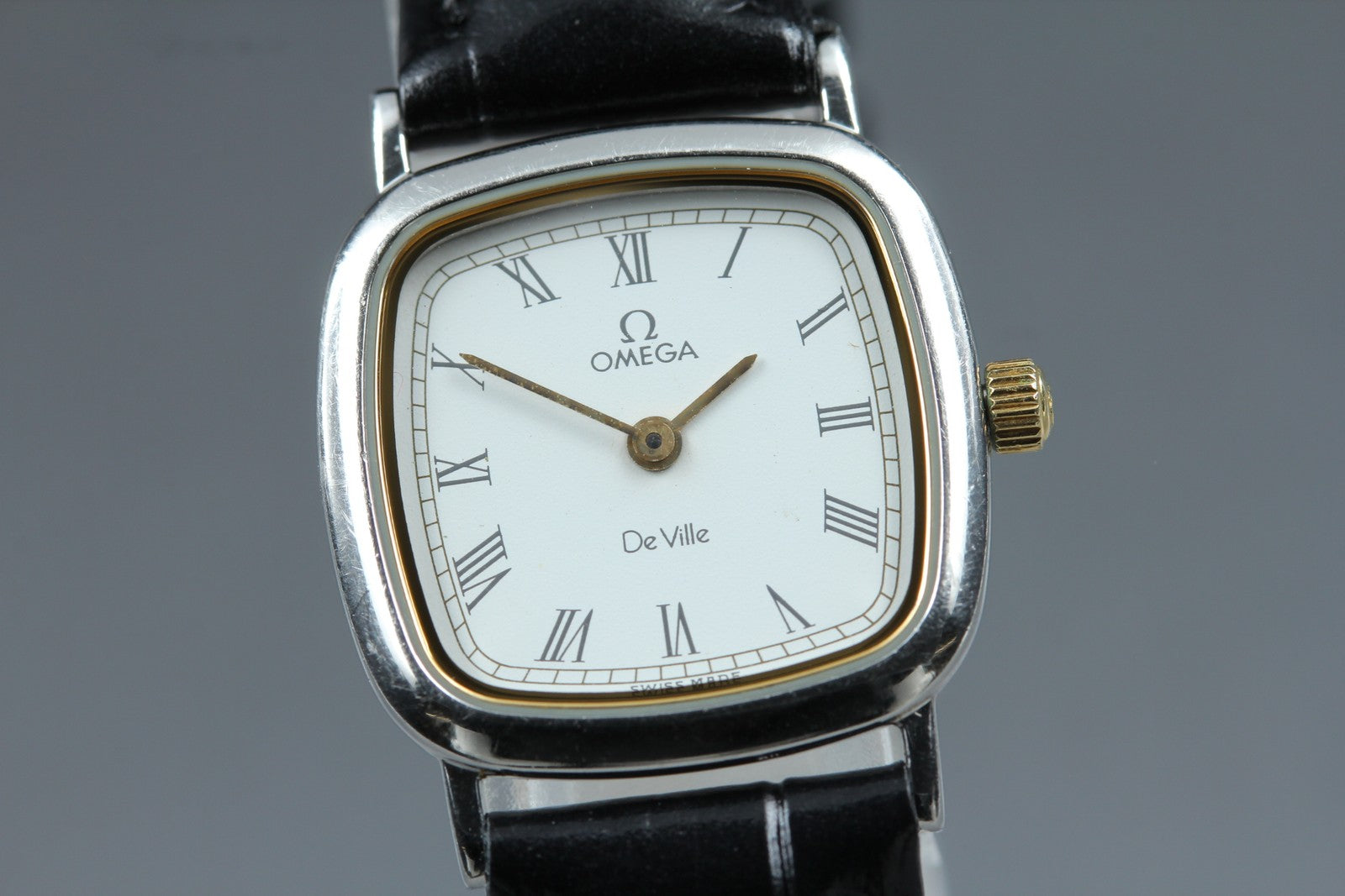 1987 Near MINT OMEGA De Ville 21mm 595.0098 Quartz White Roman Women's Vintage