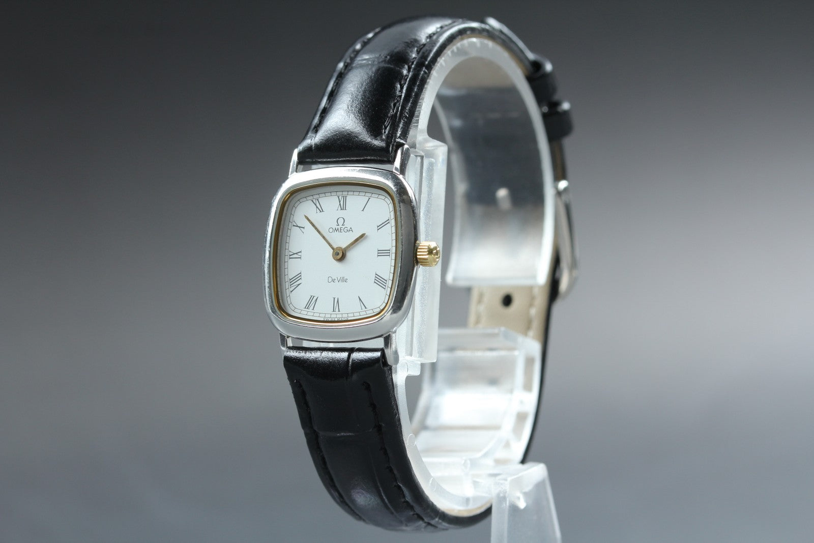 1987 Near MINT OMEGA De Ville 21mm 595.0098 Quartz White Roman Women's Vintage