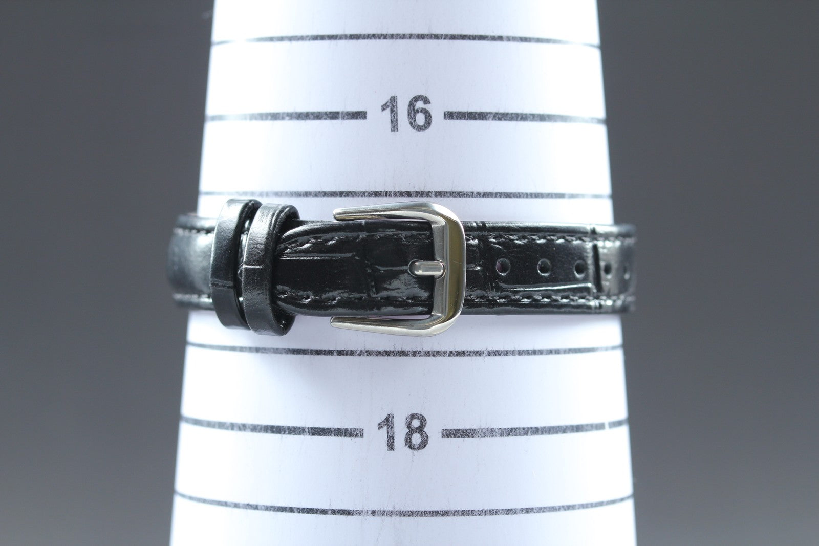 1987 Near MINT OMEGA De Ville 21mm 595.0098 Quartz White Roman Women's Vintage