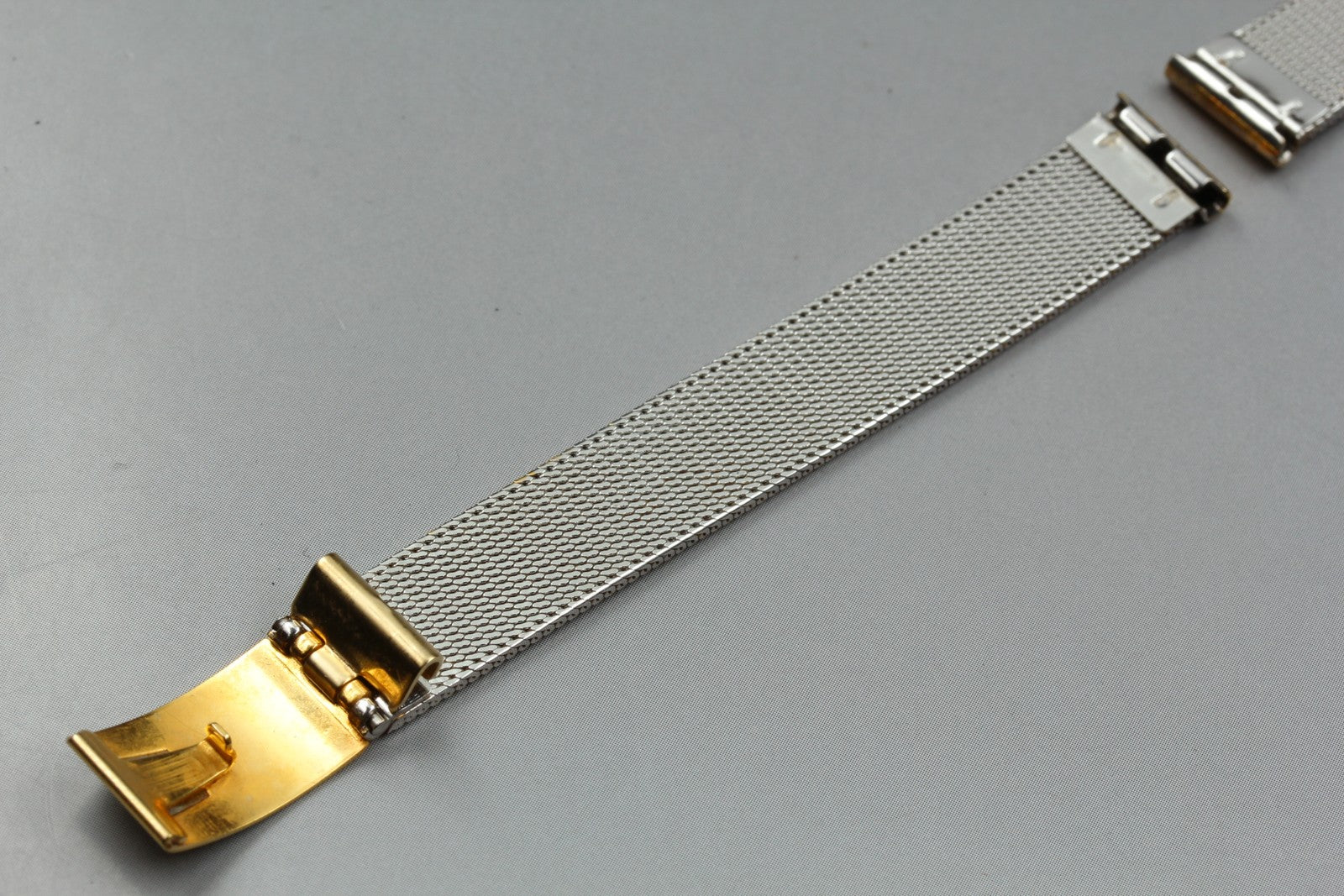 Near MINT OMEGA Milanese/Mesh Band 6019 11mm Gold Plated Bracelet Women Vintage
