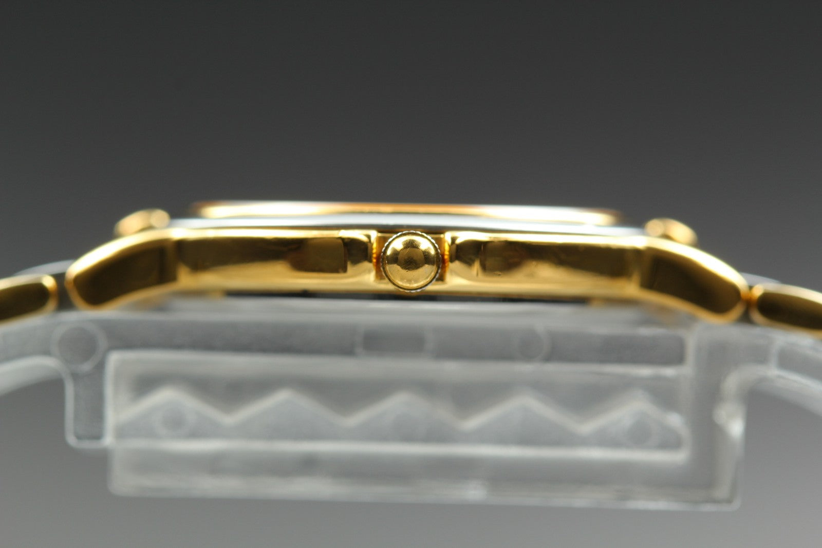 Near MINT/Box Yves Saint Laurent 2200-228481 23mm Quartz Gold Women's Vintage