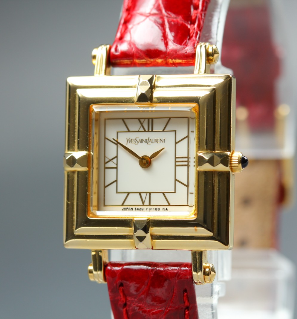 Near MINT Yves Saint Laurent 21mm 5420-F46657 White Roman Quartz Women's Vintage