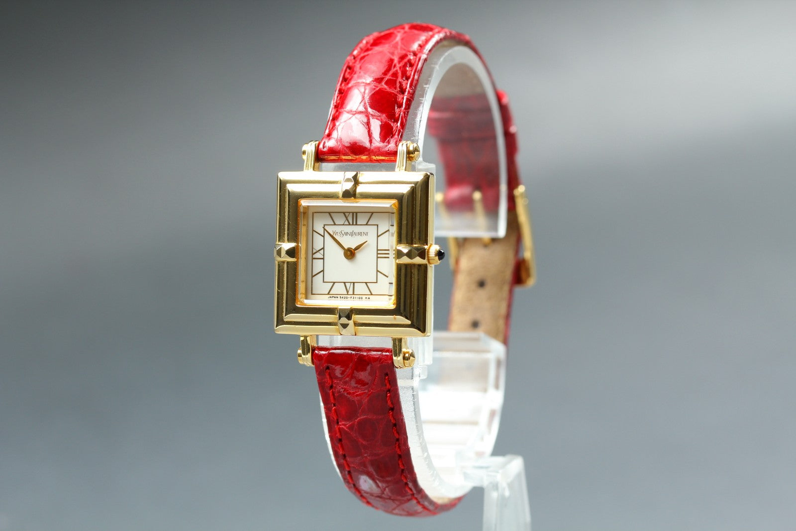 Near MINT Yves Saint Laurent 21mm 5420-F46657 White Roman Quartz Women's Vintage