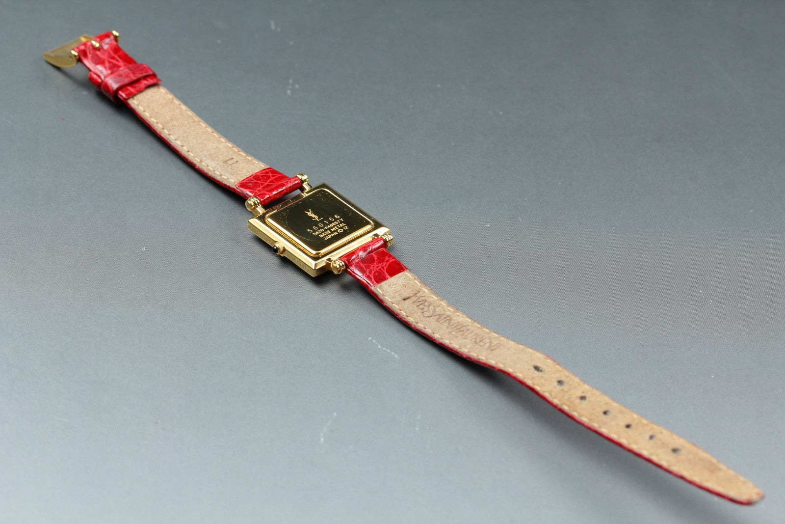 Near MINT Yves Saint Laurent 21mm 5420-F46657 White Roman Quartz Women's Vintage