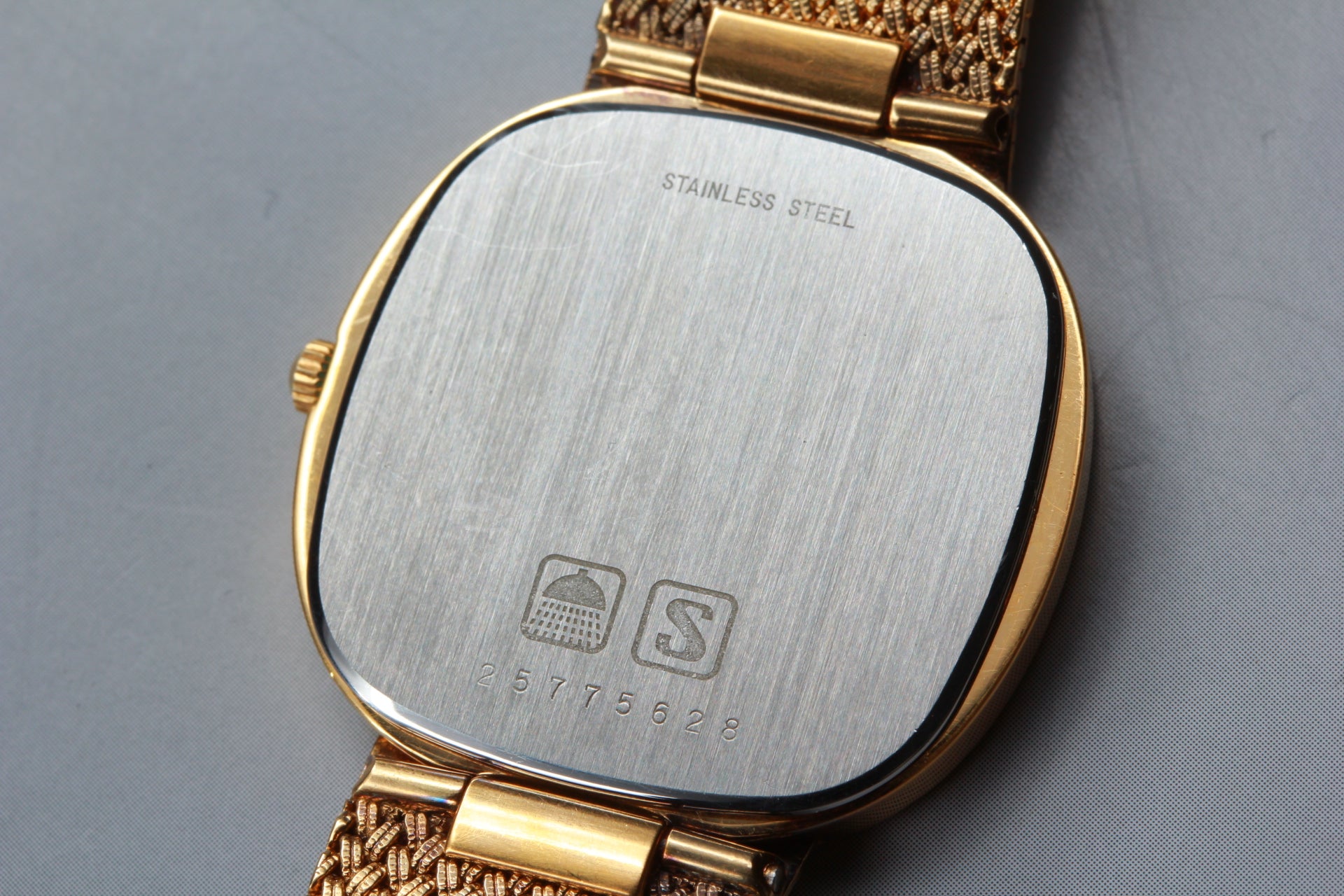 Near MINT LONGINES 150 3344 30mm Quartz Gold Plated Gold Dial Men's Vintage