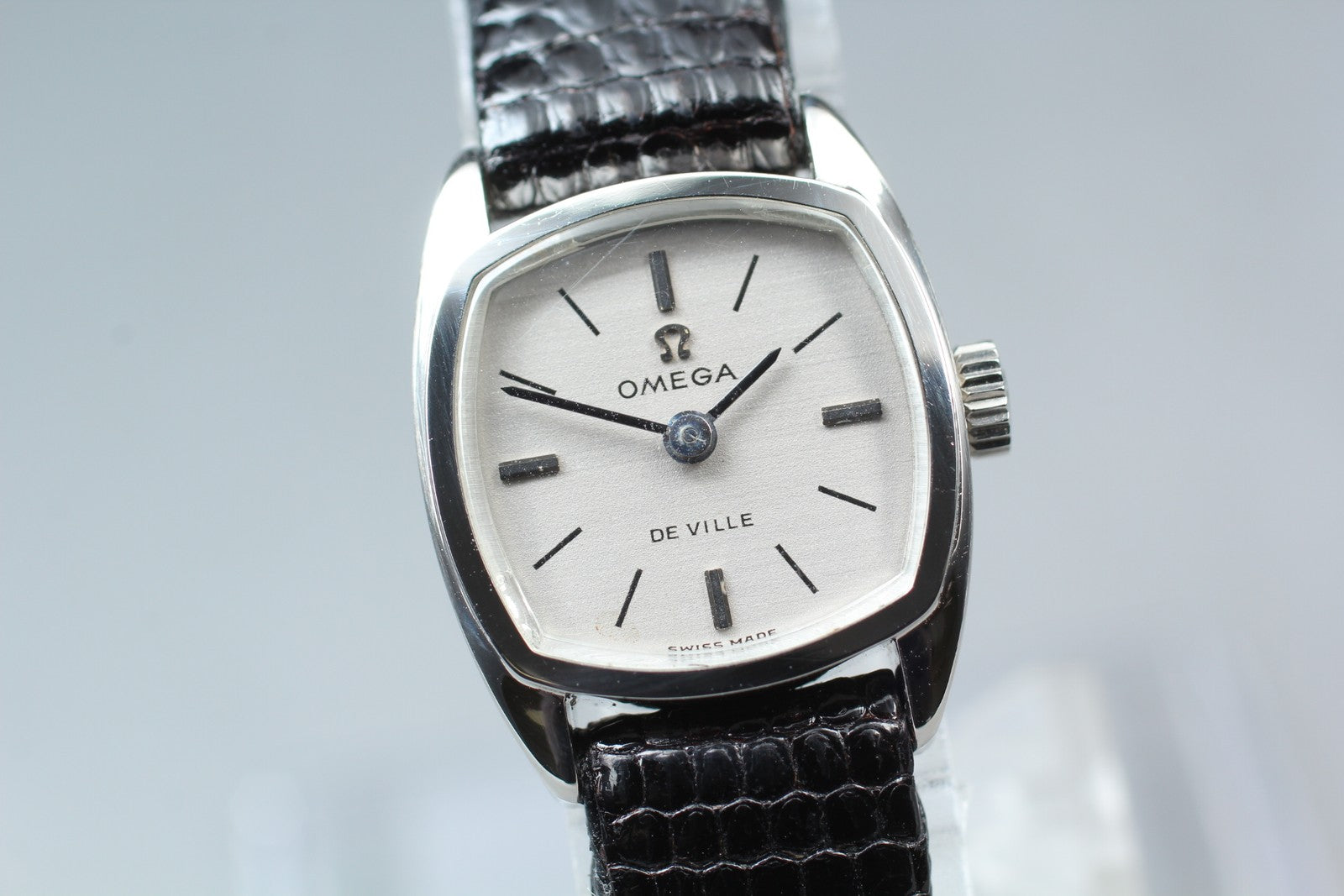1969 Near MINT OMEGA Geneve 18mm 511.340 Manual Wind Silver Dial Women's Vintage