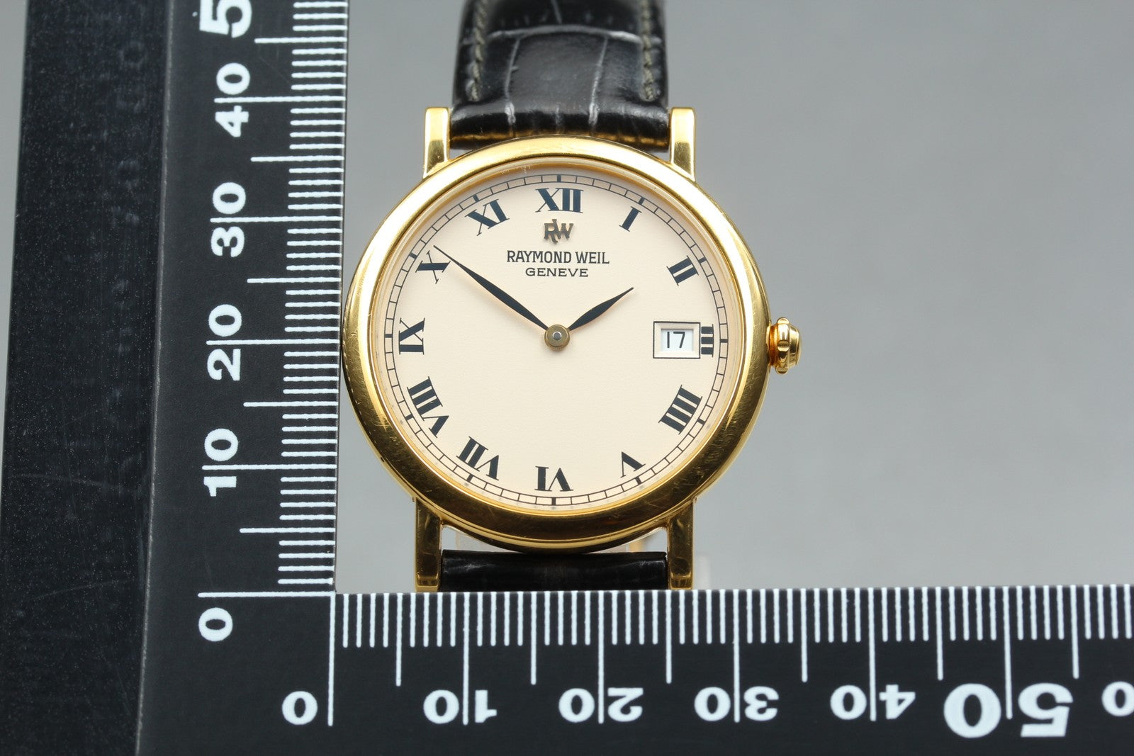 Near MINT Raymond Weil Geneve 9187 33mm Quartz Roman Dial Gold Men's Vintage