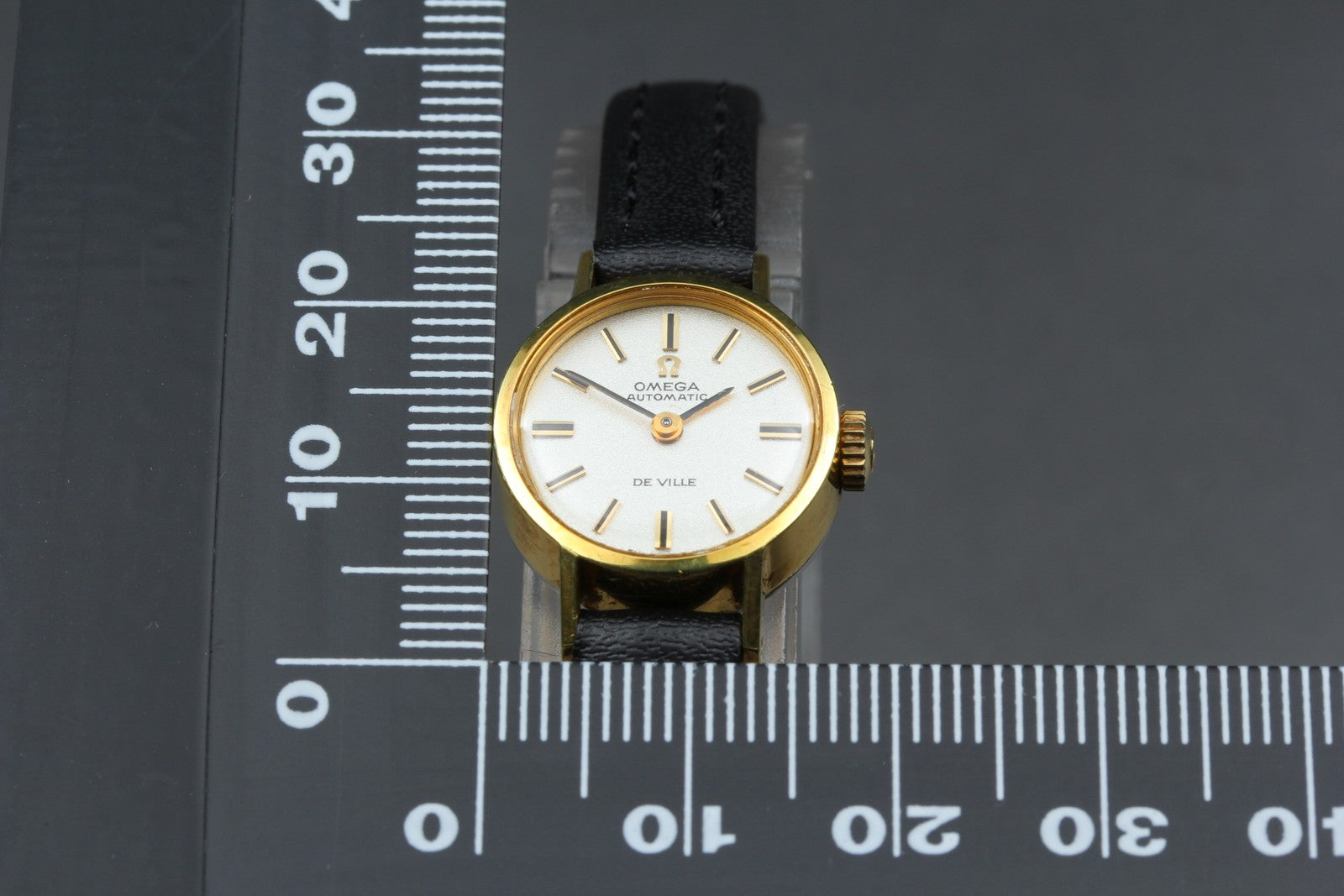 1969 Near MINT OMEGA De Ville 18mm 551.037 Automatic Silver Dial Women's Vintage
