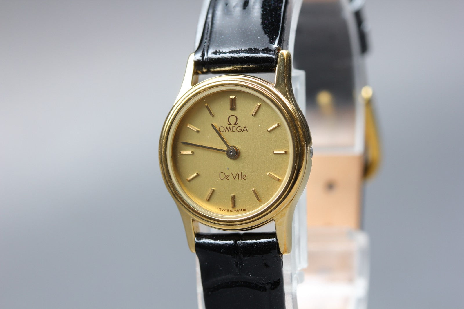 1983 Near MINT OMEGA De Ville 20mm 591.0284 Quartz Gold Dial Women's Vintage