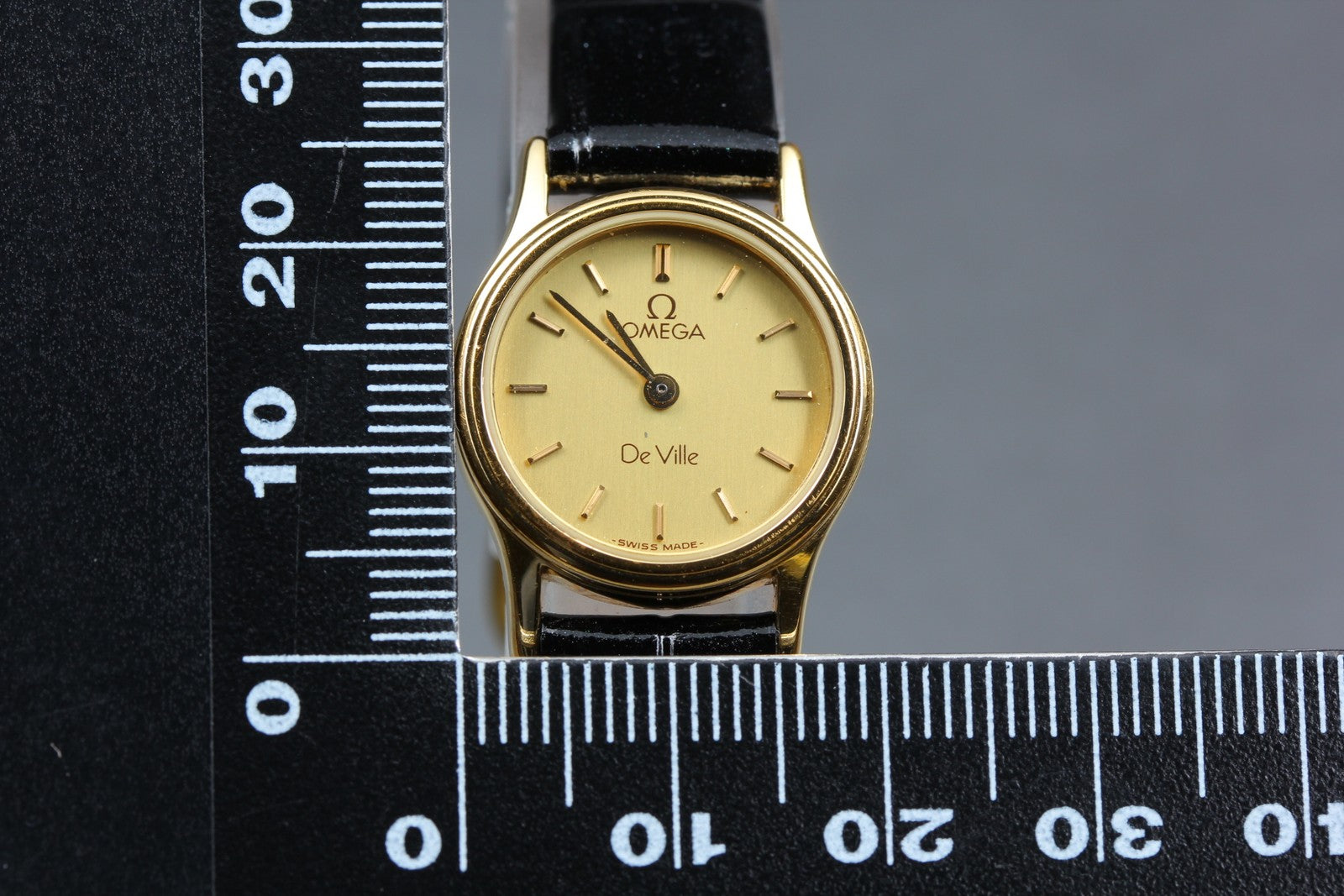 1983 Near MINT OMEGA De Ville 20mm 591.0284 Quartz Gold Dial Women's Vintage