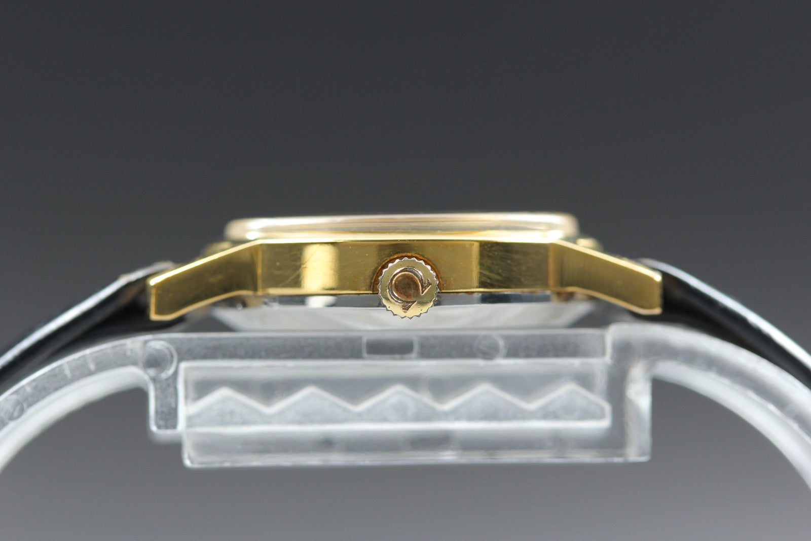 1974 Near MINT/Box OMEGA Geneve 21mm 511.0411 Manual Gold Dial Women's Vintage