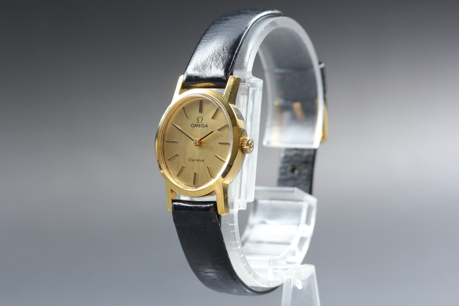 1974 Near MINT/Box OMEGA Geneve 21mm 511.0411 Manual Gold Dial Women's Vintage