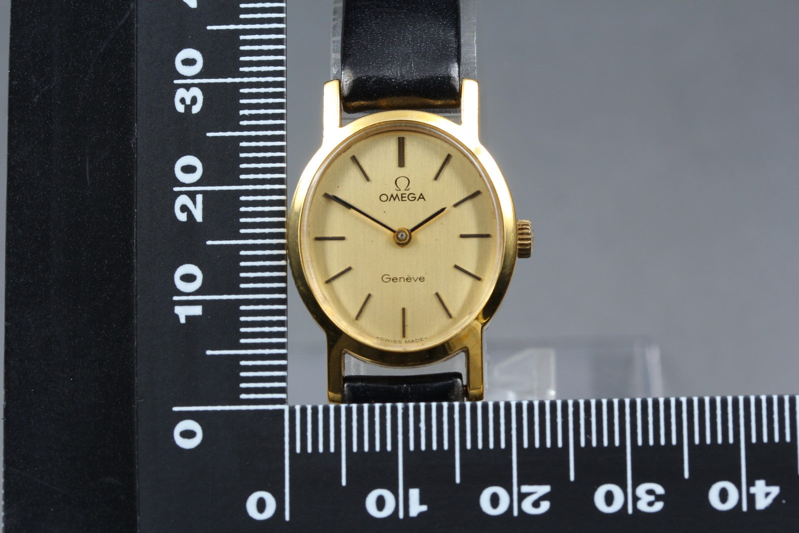 1974 Near MINT/Box OMEGA Geneve 21mm 511.0411 Manual Gold Dial Women's Vintage