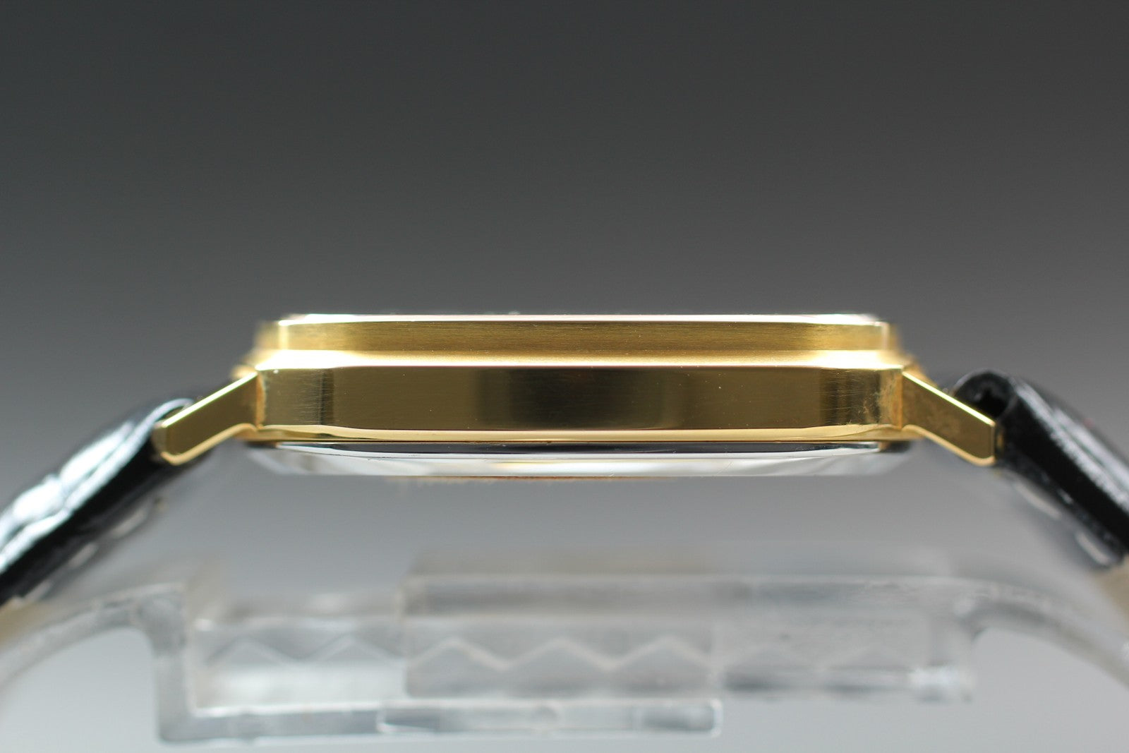 1980 MINT OMEGA De Ville 33mm 192.0049 Quartz Cal.1332 Gold Dial Men's Vintage