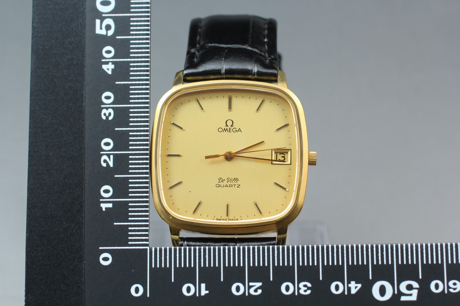 1980 MINT OMEGA De Ville 33mm 192.0049 Quartz Cal.1332 Gold Dial Men's Vintage