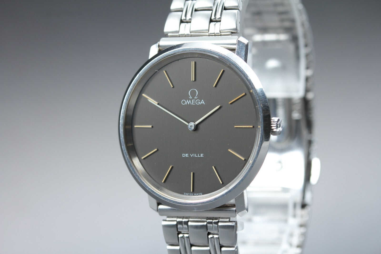 1972 Near MINT OMEGA De Ville 33mm 111.0107 Manual Wind Gray Dial Men's Vintage
