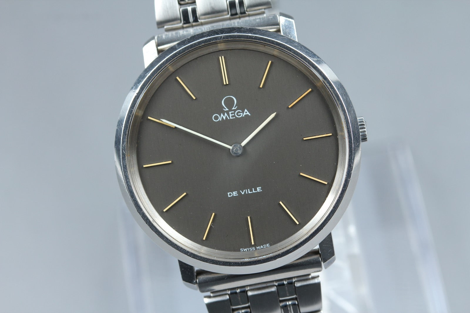 1972 Near MINT OMEGA De Ville 33mm 111.0107 Manual Wind Gray Dial Men's Vintage