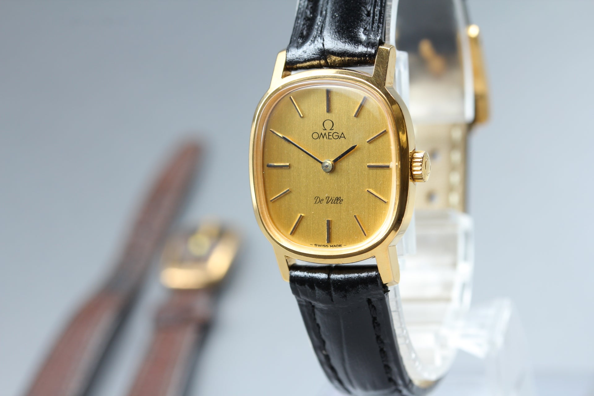 1979 Near MINT OMEGA De Ville 21mm 511.0509 Manual Gold Dial Women's Vintage