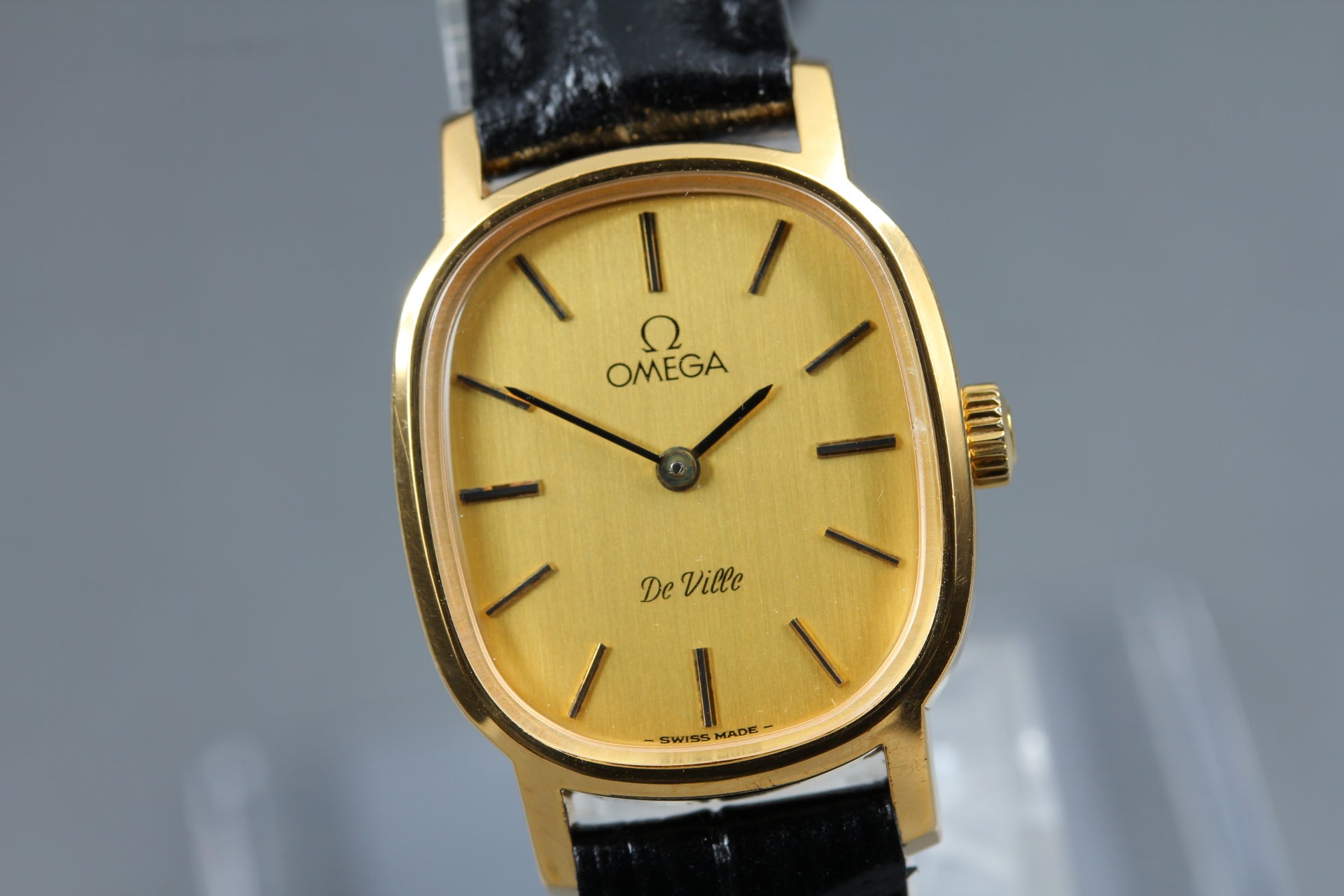 1979 Near MINT OMEGA De Ville 21mm 511.0509 Manual Gold Dial Women's Vintage