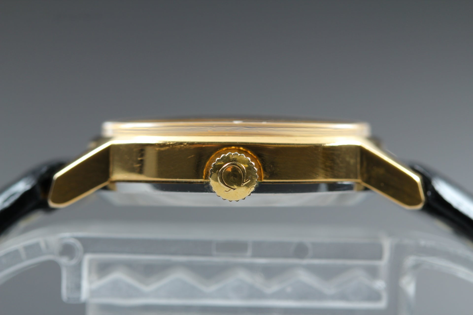 1979 Near MINT OMEGA De Ville 21mm 511.0509 Manual Gold Dial Women's Vintage