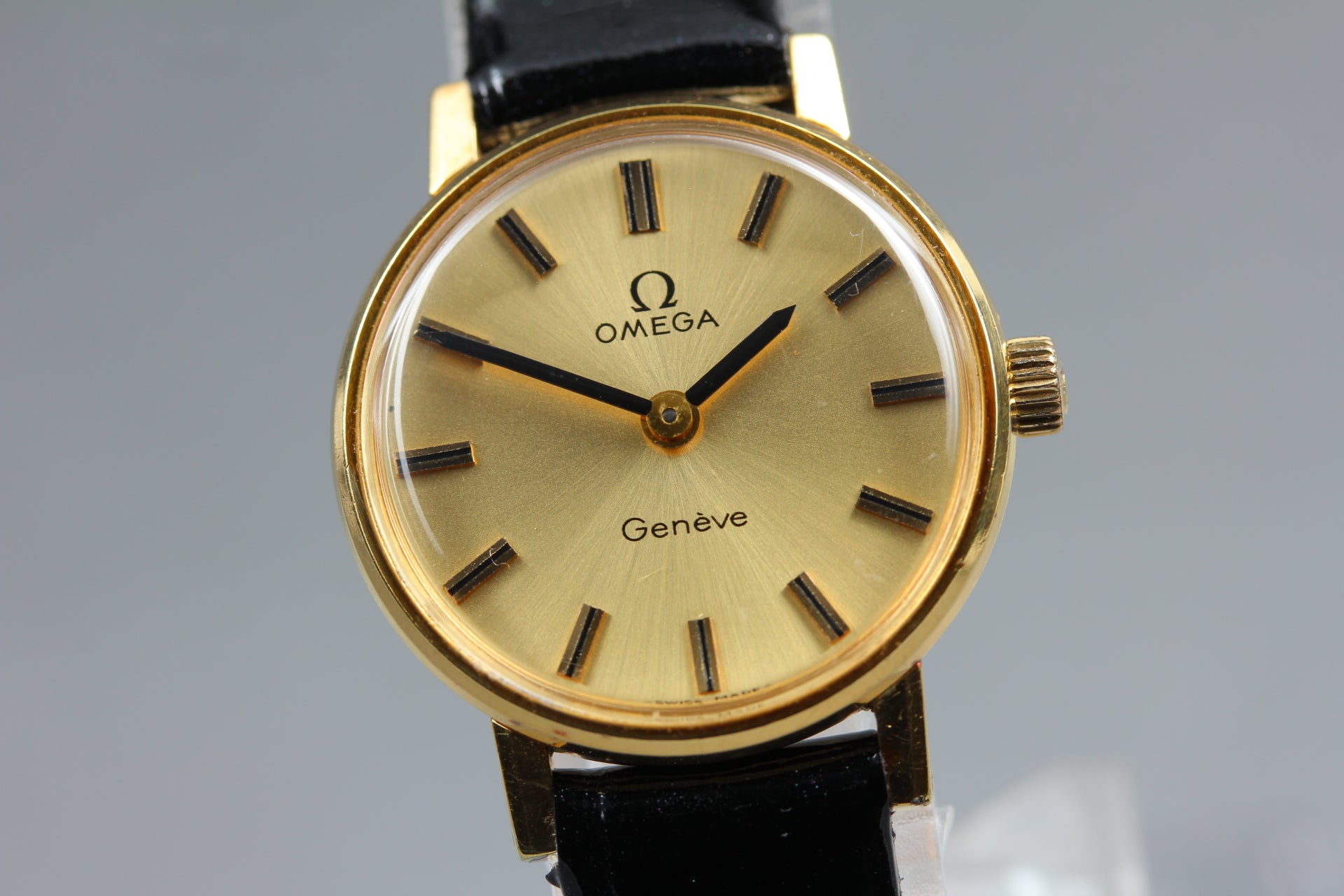1972 Near MINT OMEGA Geneve 23mm 511.457 Manual Wind Gold Dial Women's Vintage
