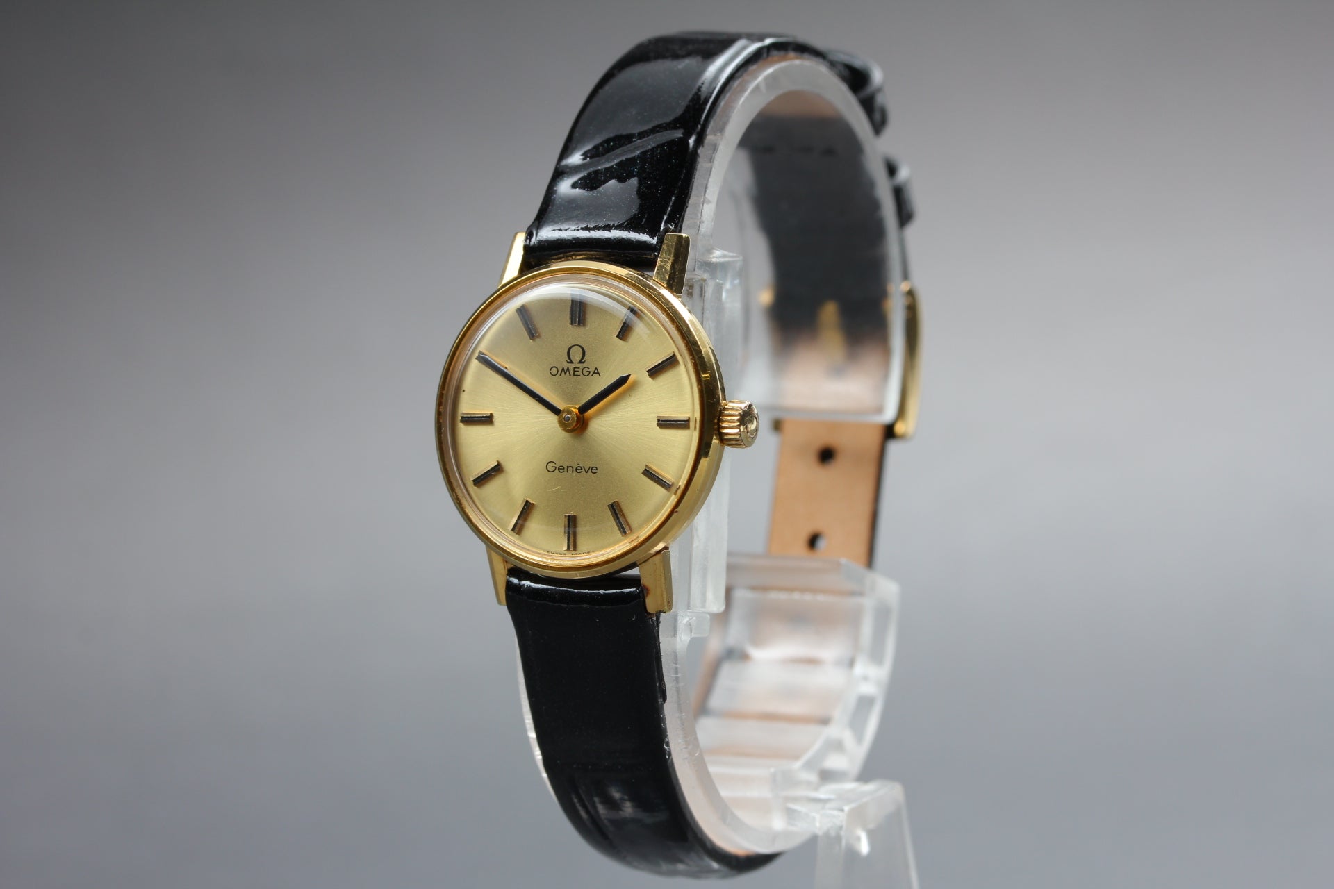 1972 Near MINT OMEGA Geneve 23mm 511.457 Manual Wind Gold Dial Women's Vintage