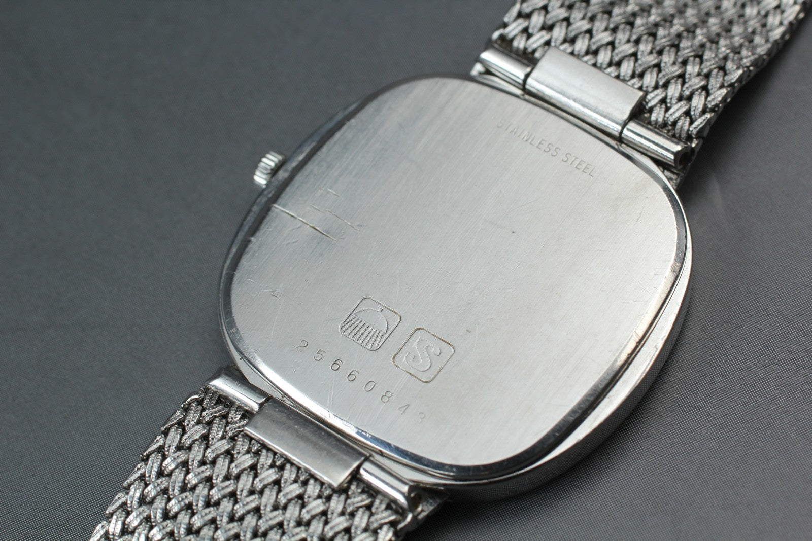 Near MINT Longines 976 3386 30mm Quartz L976.2 Silver Dial Men's Watch Vintage