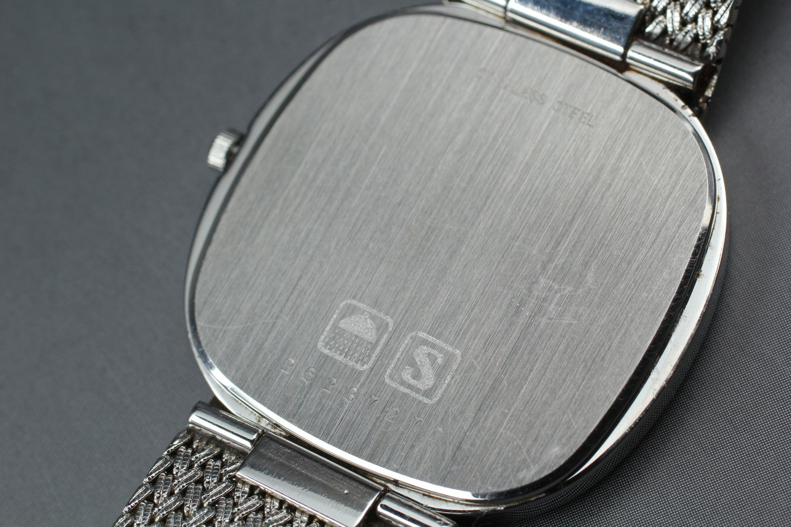 Near MINT / Box Longines 976 3386 30mm Quartz L978.2 Silver Dial Men's Vintage