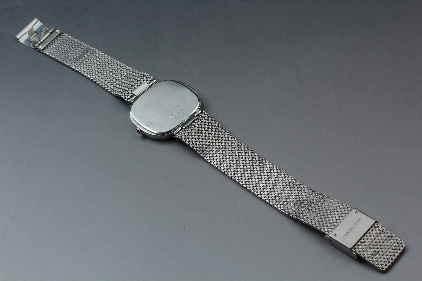 Near MINT Longines 976 3386 30mm Quartz L976.2 Silver Dial Men's Watch Vintage