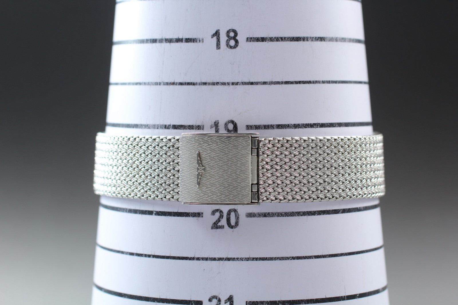 Near MINT / Box Longines 976 3386 30mm Quartz L978.2 Silver Dial Men's Vintage