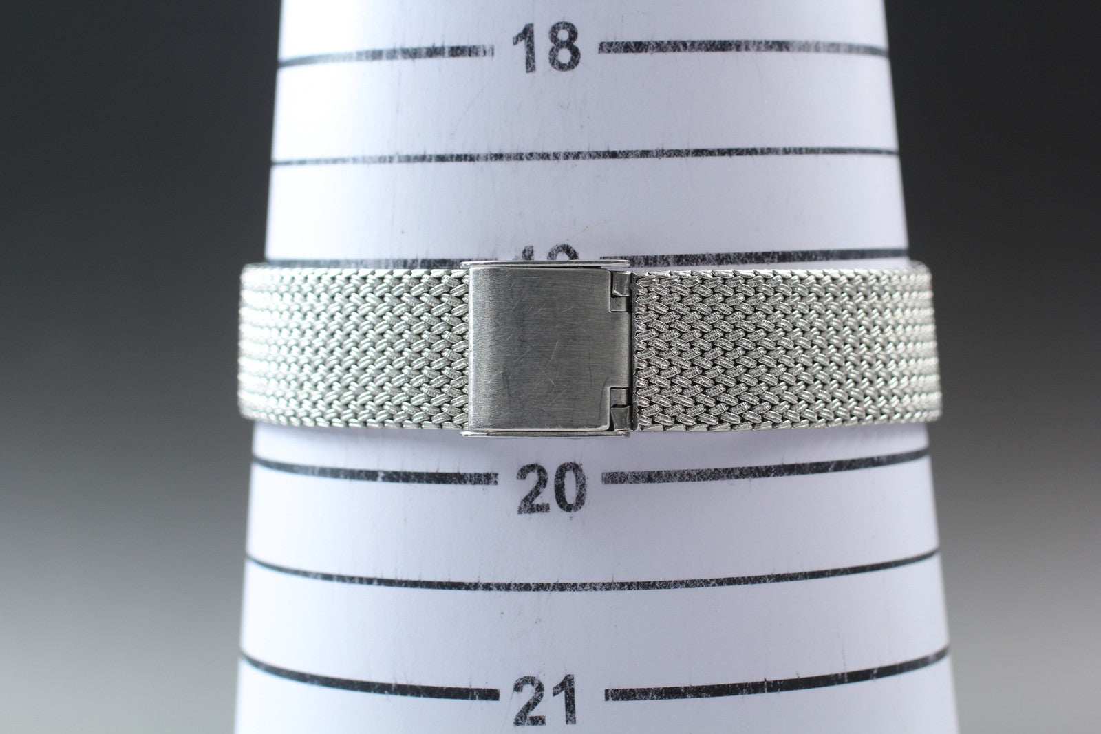 Near MINT Longines 976 3386 30mm Quartz L976.2 Silver Dial Men's Watch Vintage