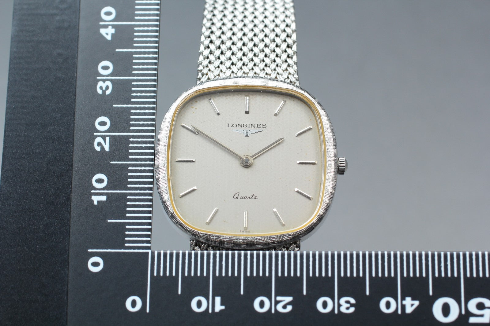 Near MINT Longines 976 3386 30mm Quartz L976.2 Silver Dial Men's Watch Vintage