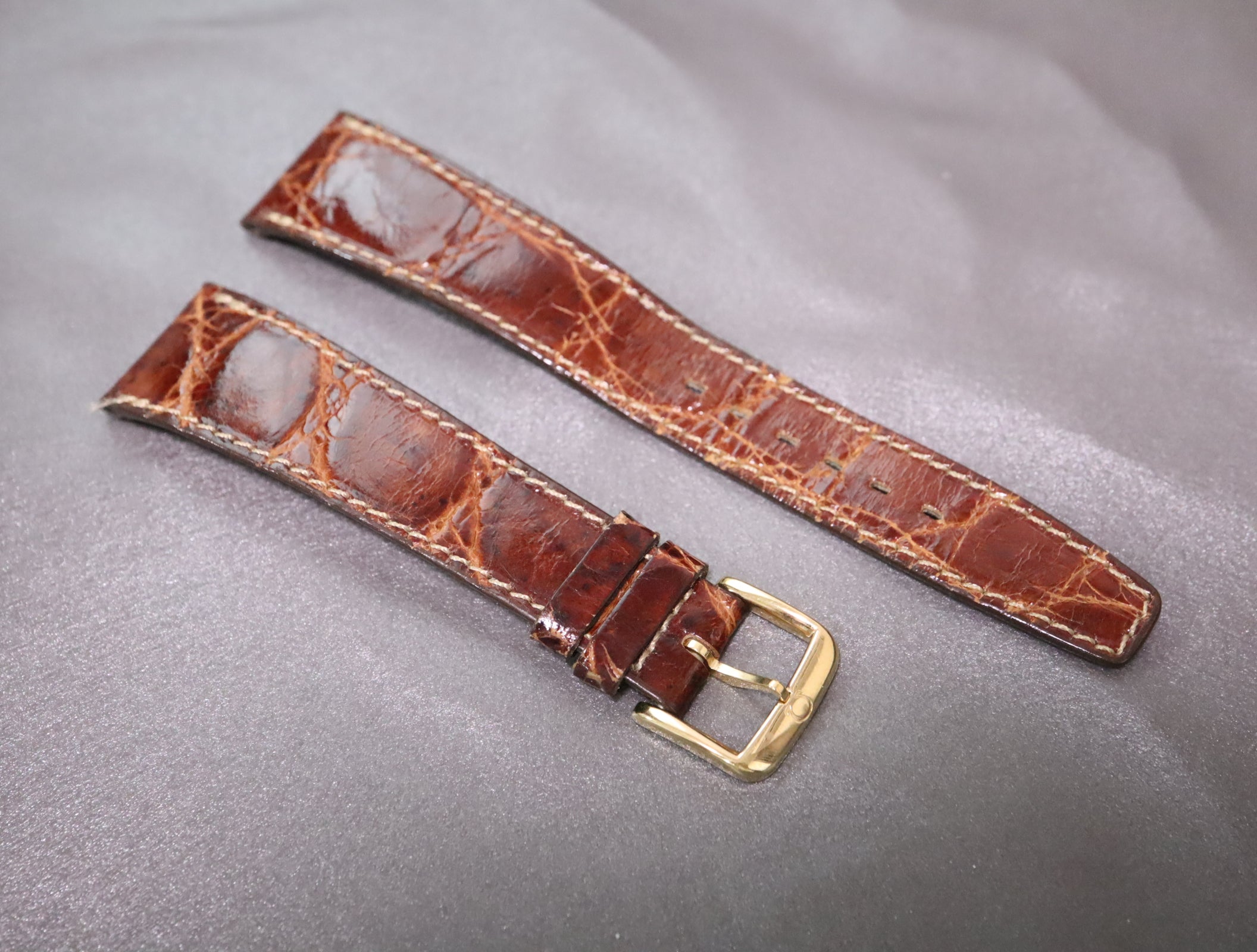Near MINT OMEGA Vintage Genuine Brown Leather Strap 19mm Band Gold Buckle Men's