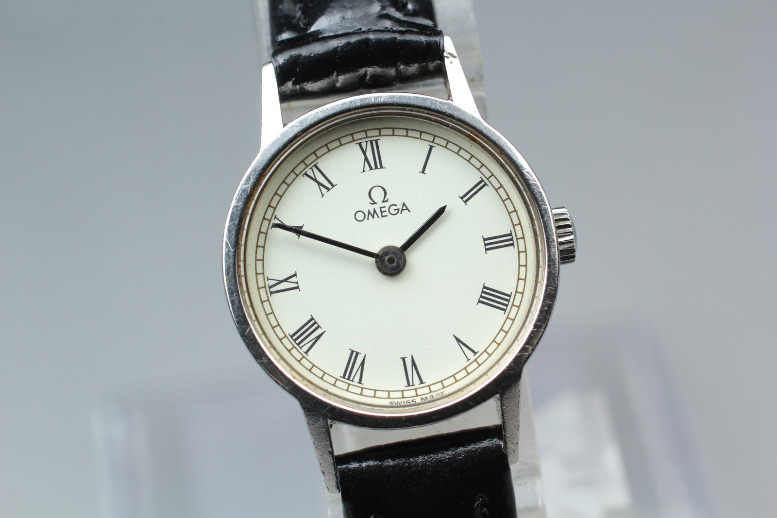1972 Near MINT OMEGA De Ville 20mm 511.0371 Manual White Roman Women's Vintage