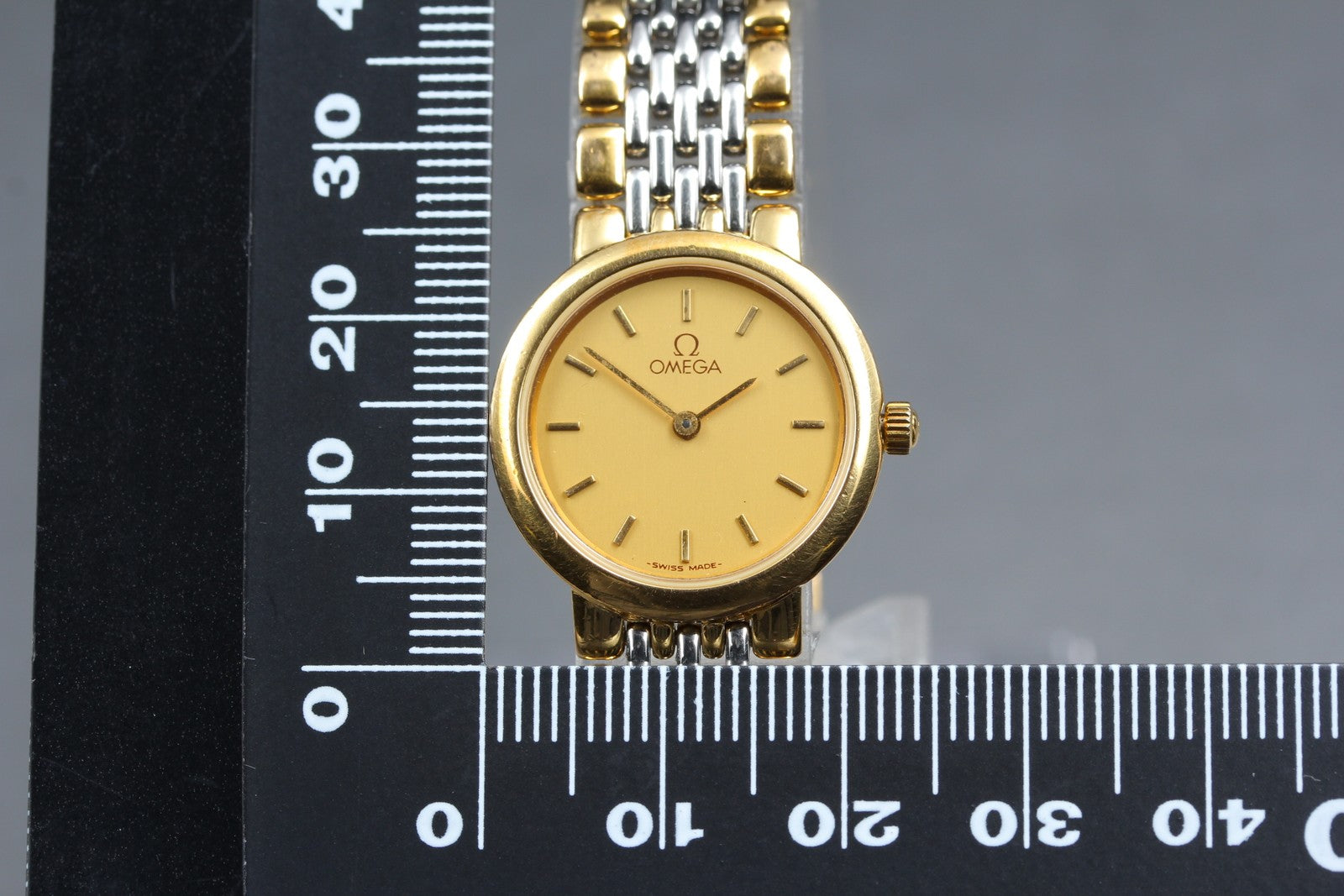 1992 Near MINT OMEGA De Ville 22mm 795.0897.2 Quartz Gold Dial Women's Vintage