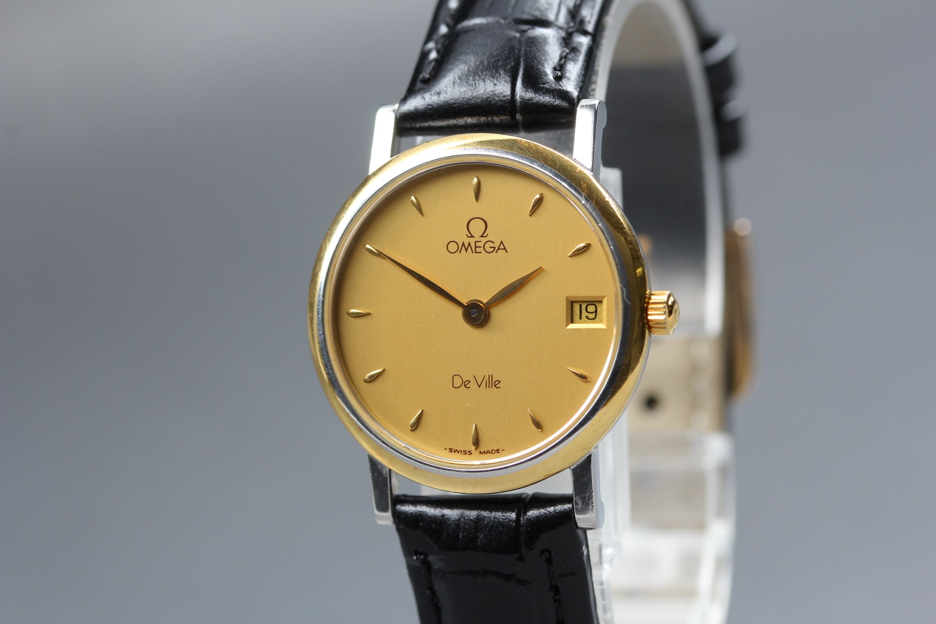 1994 Near MINT OMEGA De Ville 25mm 596.2579 Quartz Gold Dial Women's Vintage