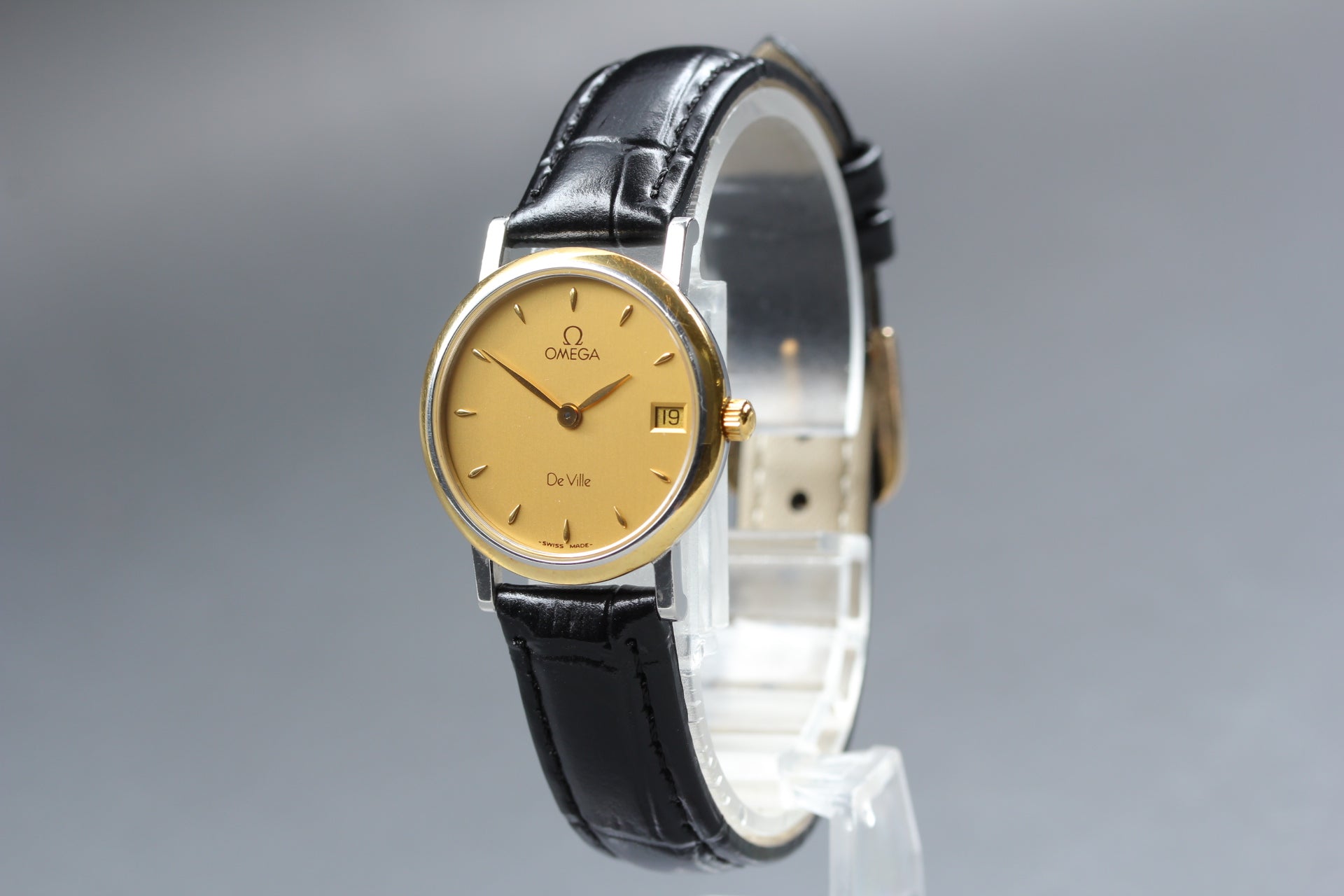 1994 Near MINT OMEGA De Ville 25mm 596.2579 Quartz Gold Dial Women's Vintage
