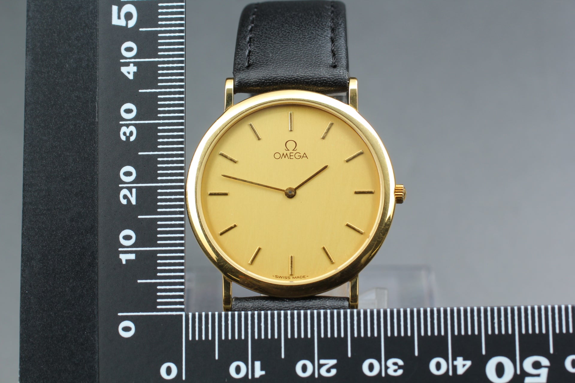 1991 Near MINT OMEGA De Ville 32mm 195.0075.2 Quartz Gold Dial Men's Vintage