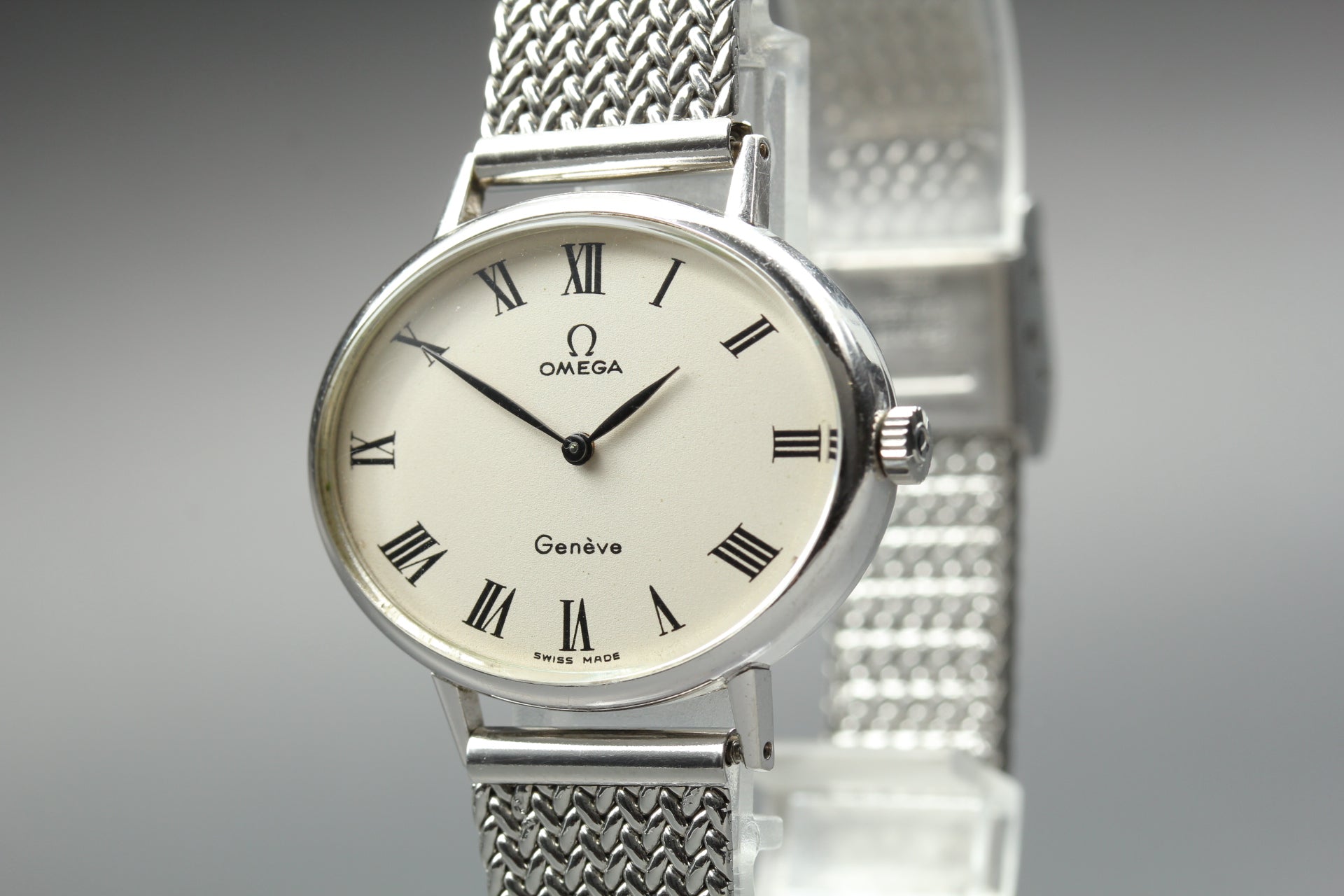 1974 Near MINT OMEGA Geneve 511.417 32mm Manual White Roman Dial Unisex Vintage