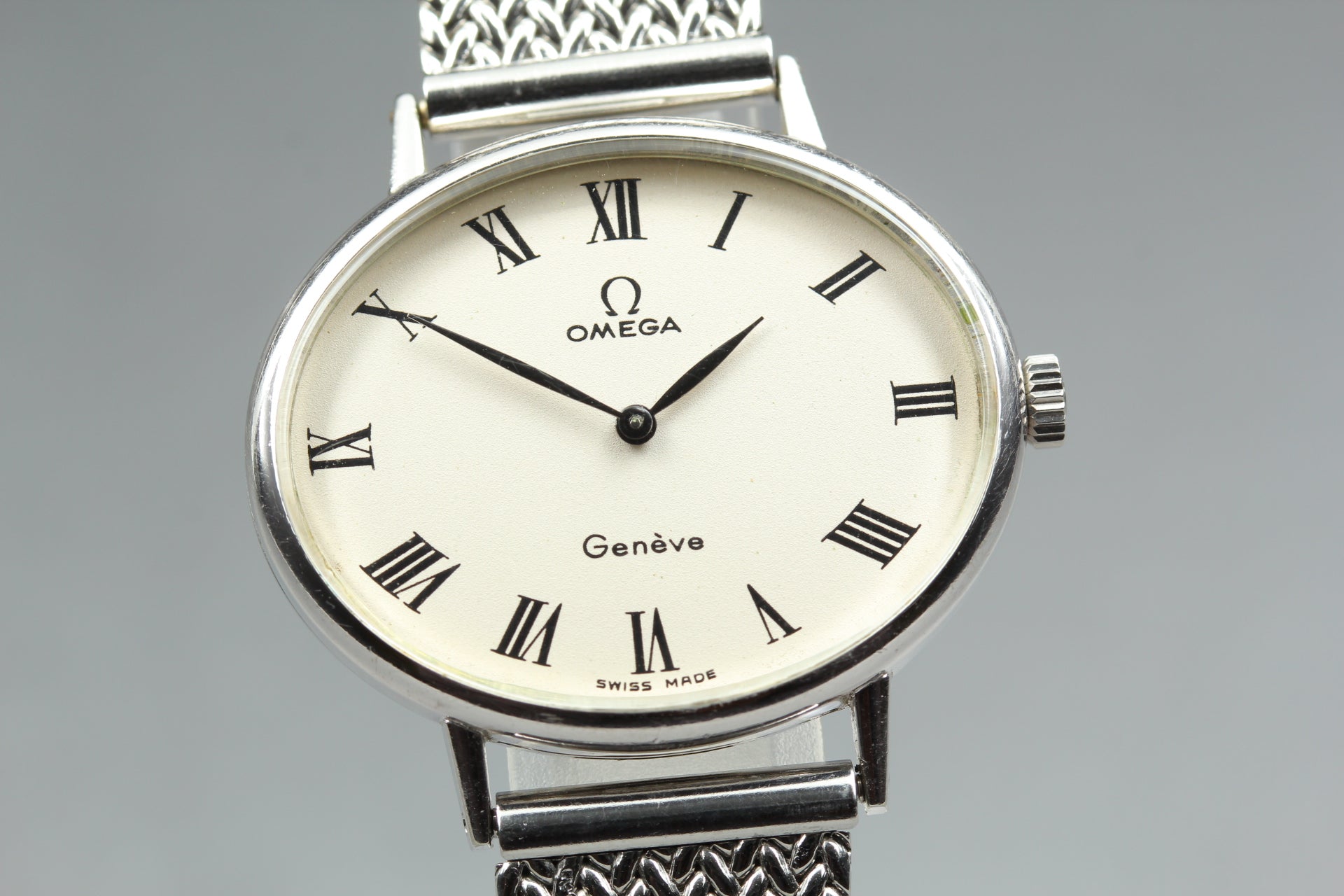 1974 Near MINT OMEGA Geneve 511.417 32mm Manual White Roman Dial Unisex Vintage
