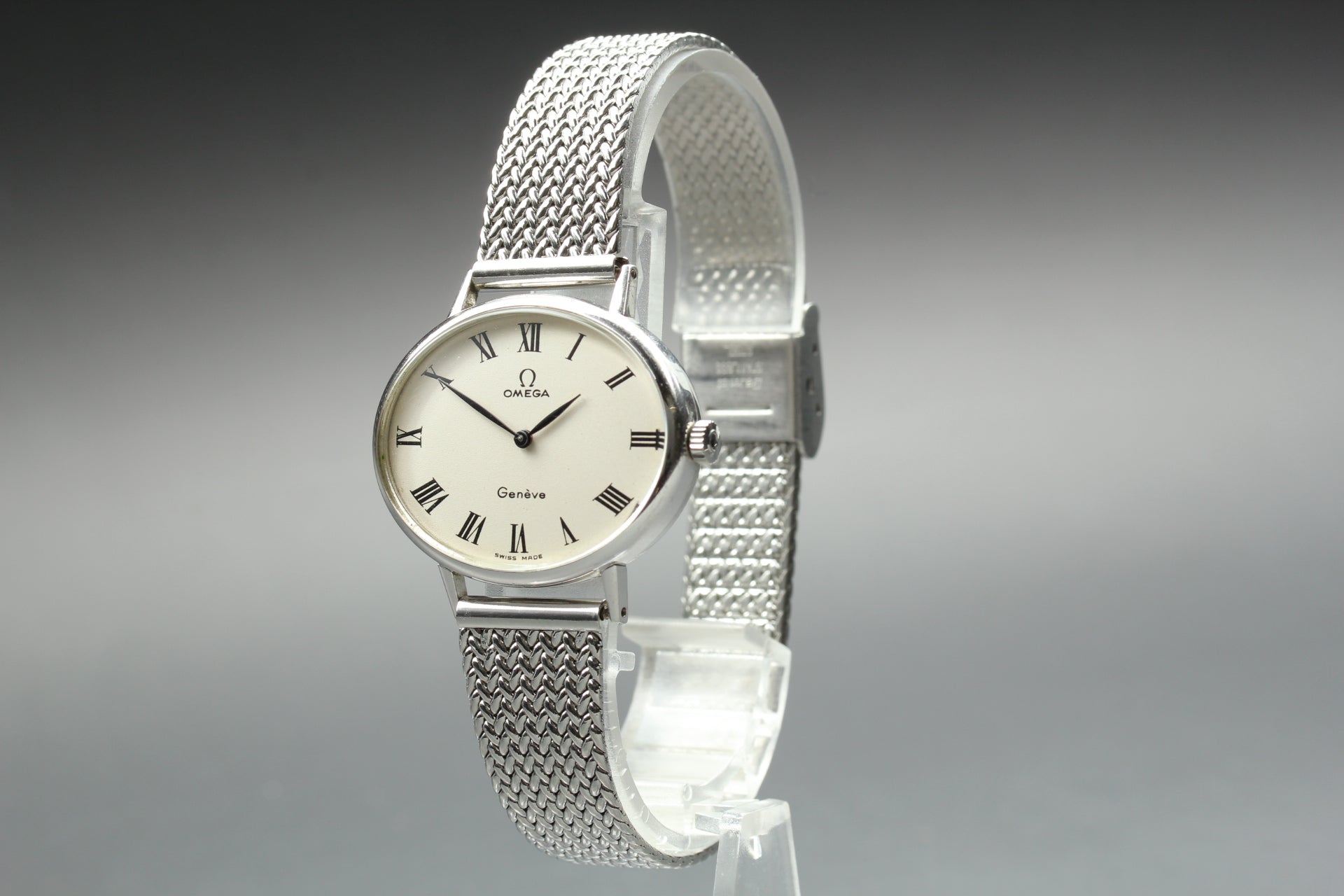 1974 Near MINT OMEGA Geneve 511.417 32mm Manual White Roman Dial Unisex Vintage