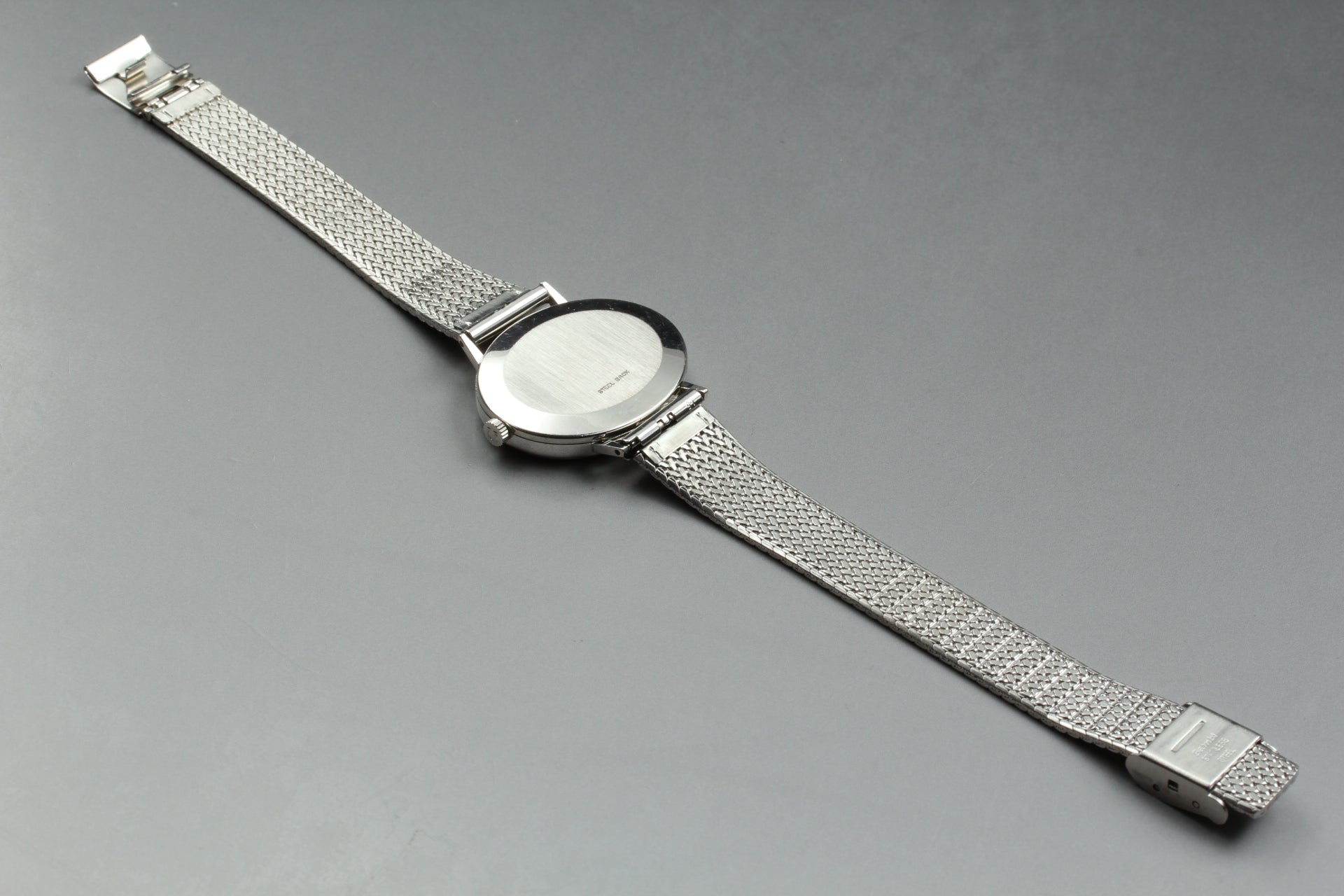 1974 Near MINT OMEGA Geneve 511.417 32mm Manual White Roman Dial Unisex Vintage