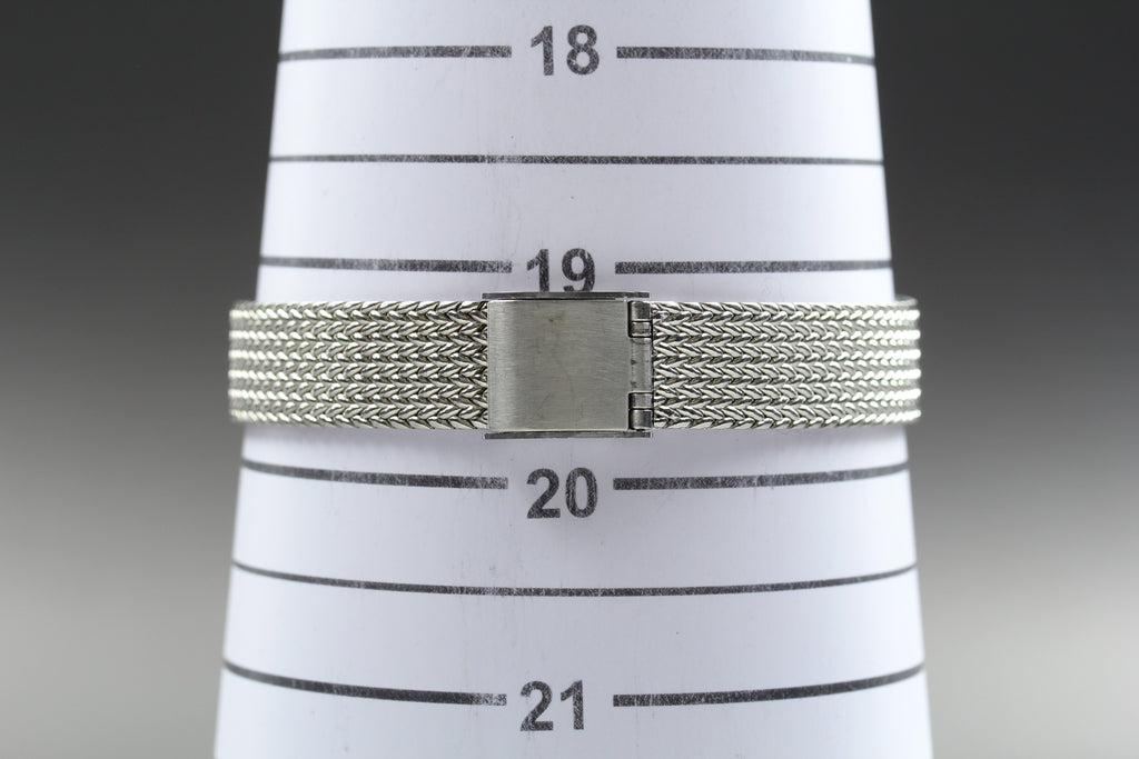 1974 Near MINT OMEGA Geneve 511.417 32mm Manual White Roman Dial Unisex Vintage