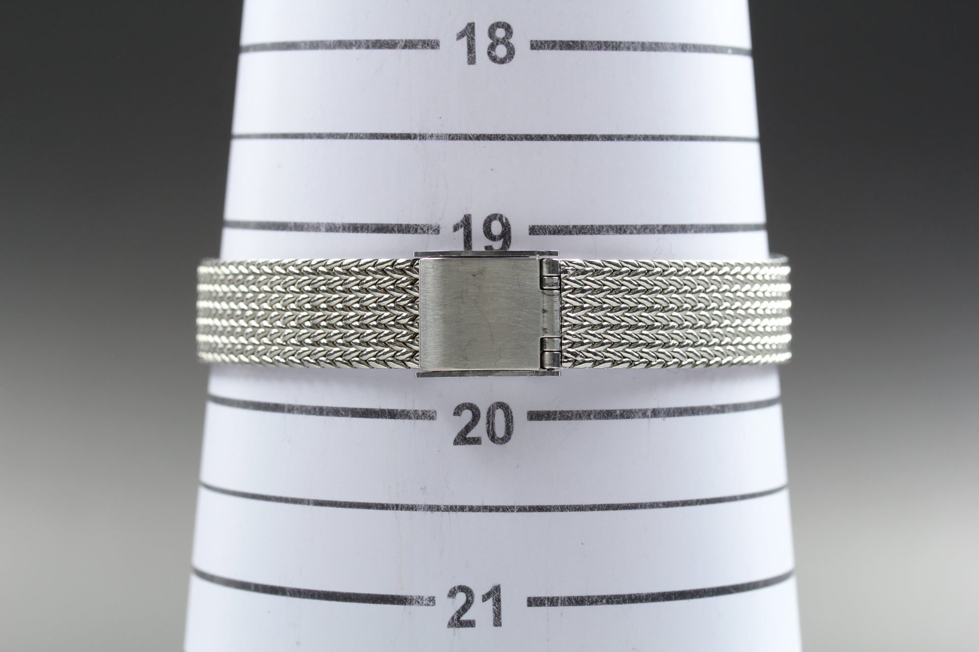 1974 Near MINT OMEGA Geneve 511.417 32mm Manual White Roman Dial Unisex Vintage