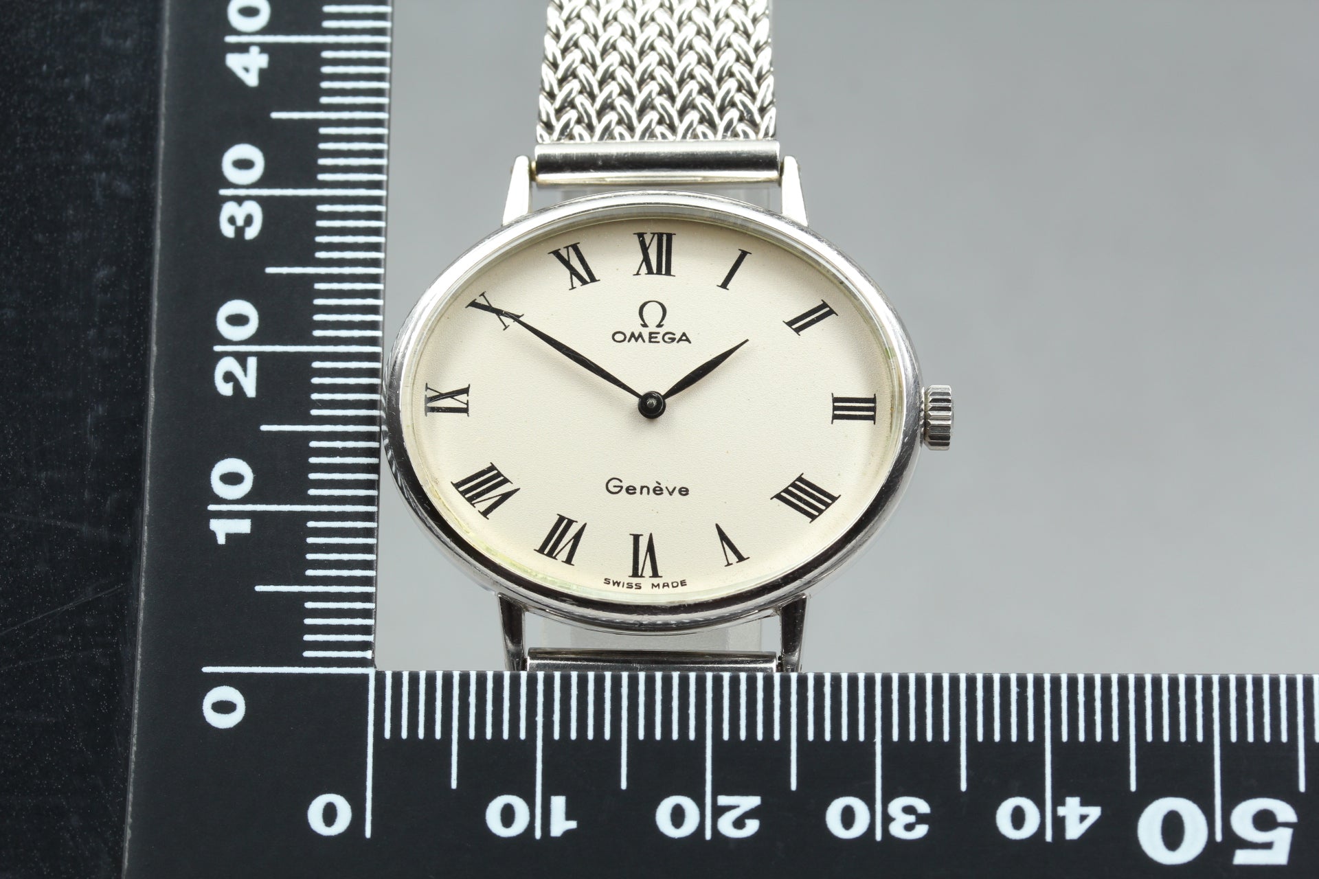 1974 Near MINT OMEGA Geneve 511.417 32mm Manual White Roman Dial Unisex Vintage