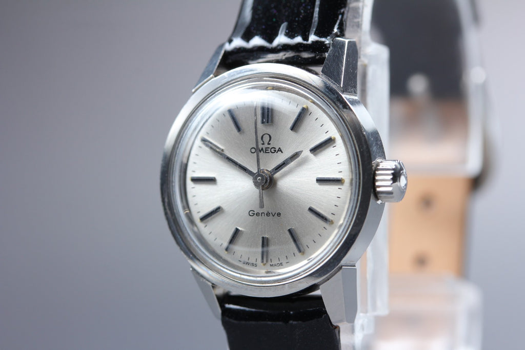 1973 Near MINT OMEGA Geneve 22mm 535.025 Manual Wind Silver Dial Women's Vintage