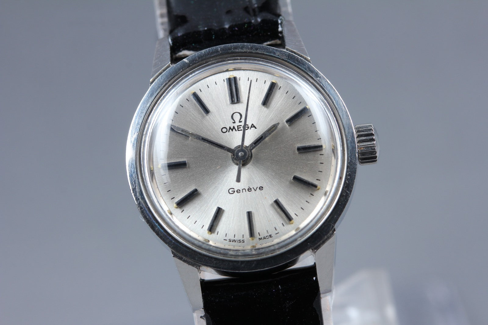 1973 Near MINT OMEGA Geneve 22mm 535.025 Manual Wind Silver Dial Women's Vintage
