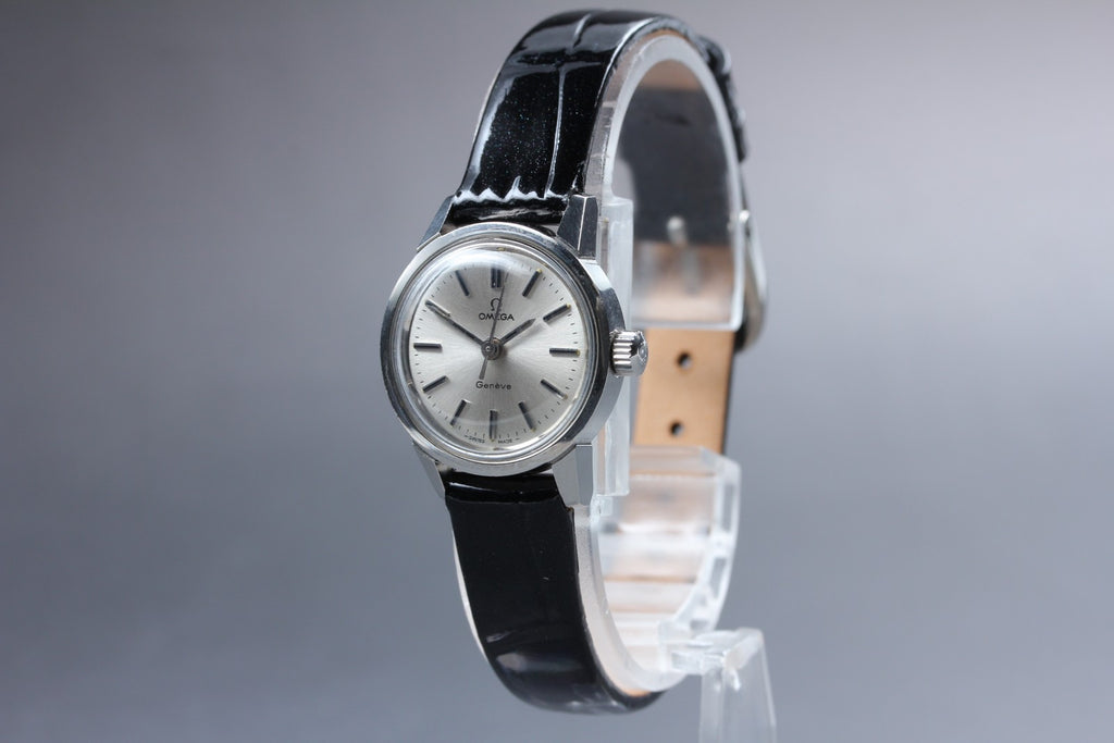 1973 Near MINT OMEGA Geneve 22mm 535.025 Manual Wind Silver Dial Women's Vintage